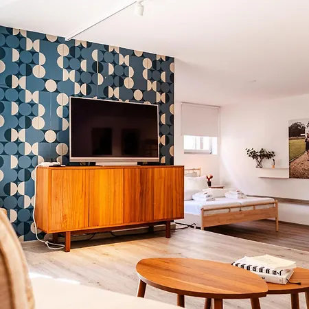 Apartment Vinyl 7 *